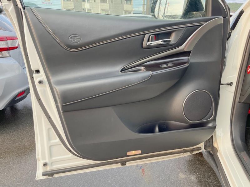 2017 Toyota Harrier DBA-ZSU65W (UW-6a7e88abb622a)[18]