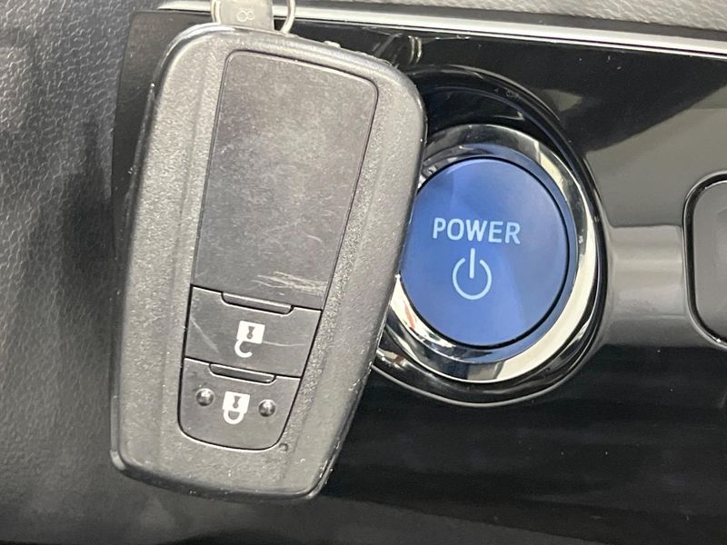 2016 Toyota Prius DAA-ZVW50 (UW-6a7e88bf0fb93)[13]