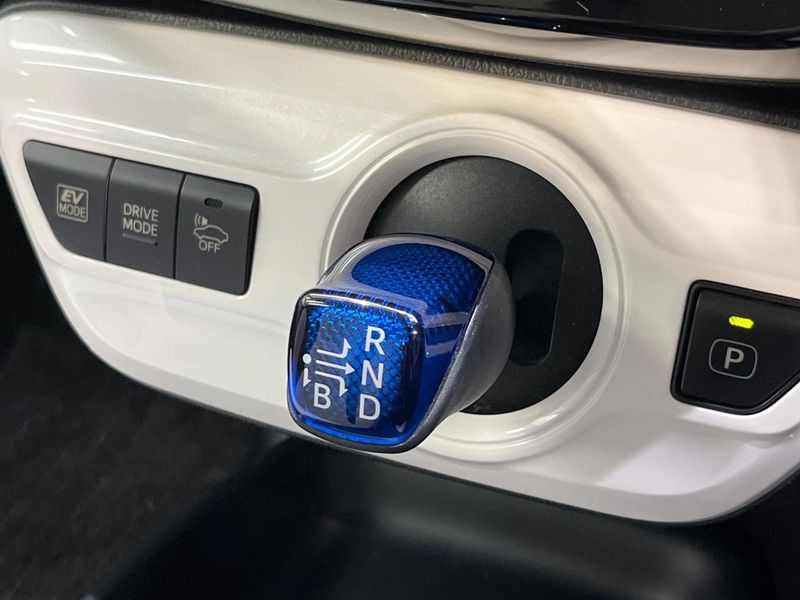 2016 Toyota Prius DAA-ZVW50 (UW-6a7e88bf0fb93)[17]