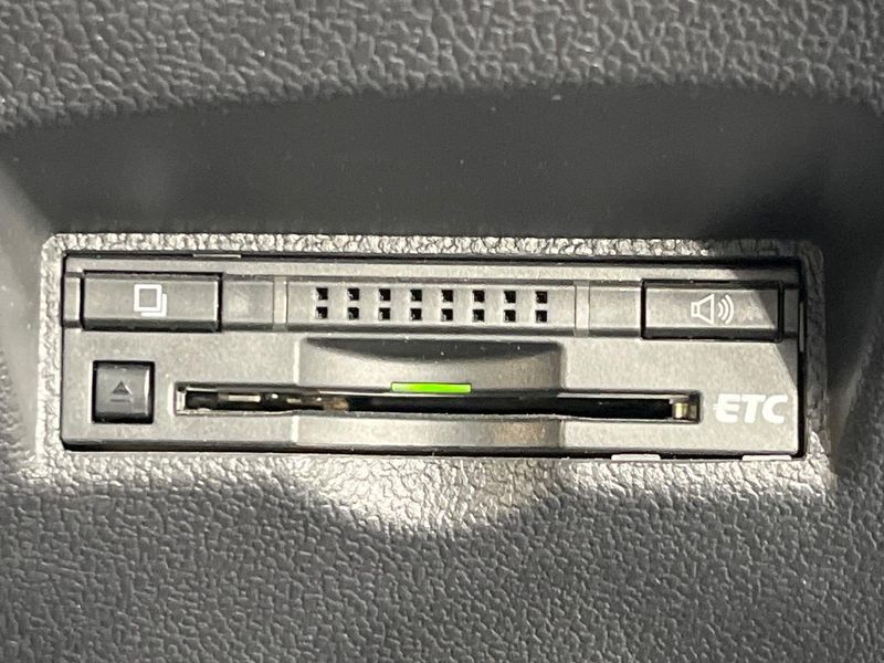 2016 Toyota Prius DAA-ZVW50 (UW-6a7e88bf0fb93)[12]