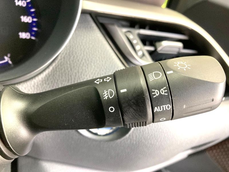 2017 Toyota C-HR DAA-ZYX10 (UW-6a7e88e57a896)[8]