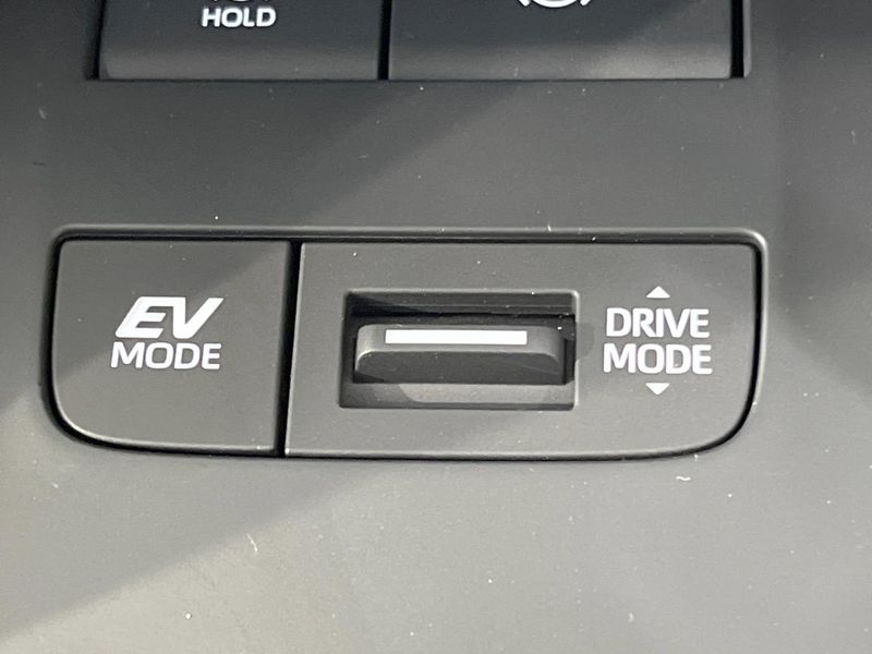 2022 Toyota Harrier Hybrid 6AA-AXUH80 (UW-6a7fd6f1adfbc)[16]
