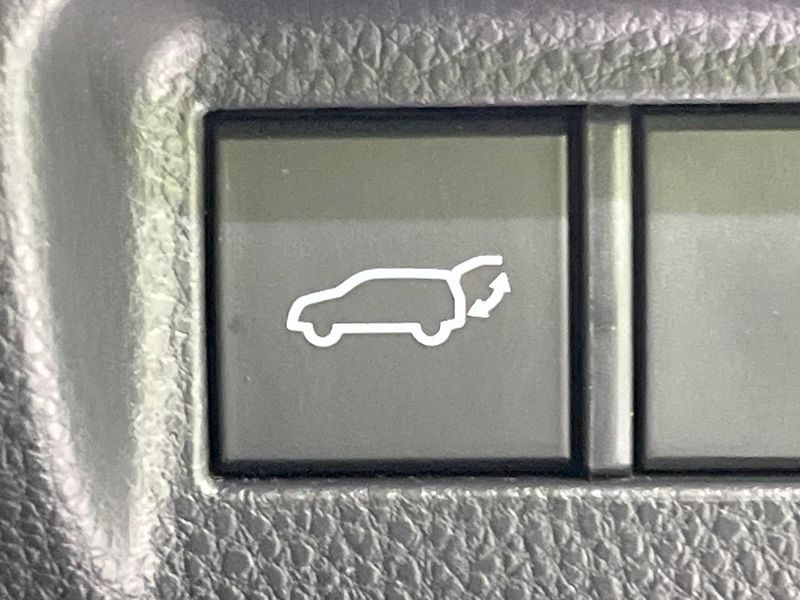 2022 Toyota Harrier Hybrid 6AA-AXUH80 (UW-6a7fd6f1adfbc)[24]
