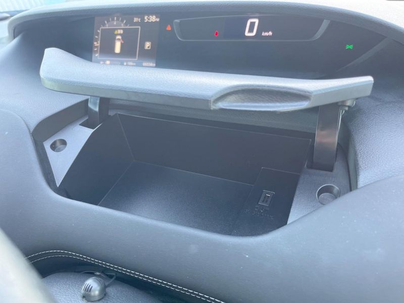 2016 Nissan Serena DAA-GFC27 (UW-6a7fd788cbe97)[28]