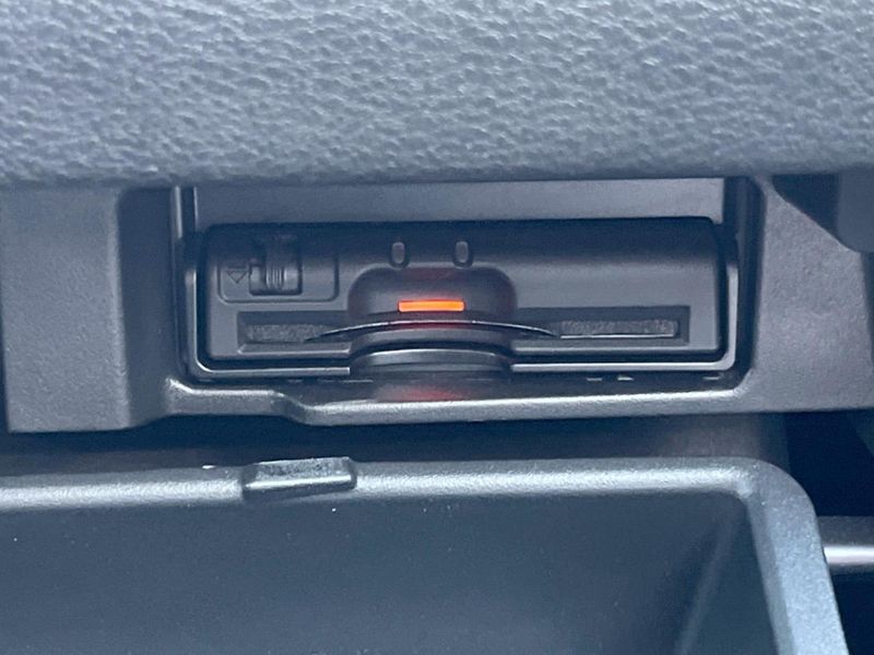 2016 Nissan Serena DAA-GFC27 (UW-6a7fd788cbe97)[24]