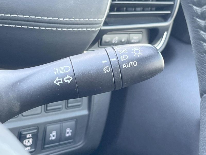 2016 Nissan Serena DAA-GFC27 (UW-6a7fd788cbe97)[26]