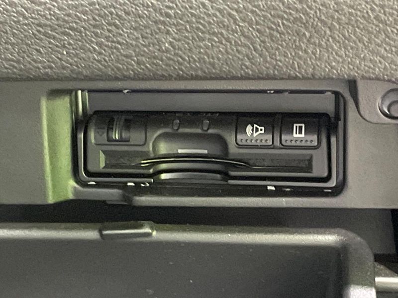 2017 Nissan Serena DAA-GFC27 (UW-6a7fd78dc7f28)[9]
