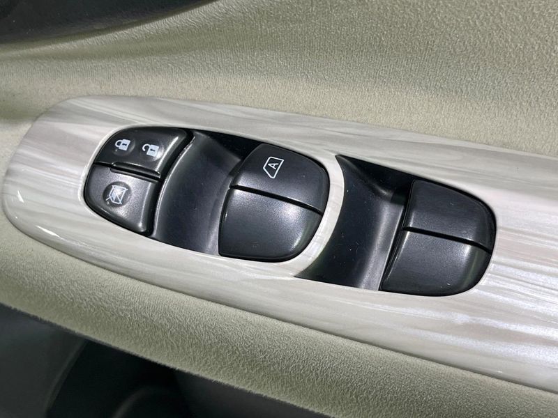 2014 Nissan Serena DAA-HFC26 (UW-6a7fd7dd77180)[17]