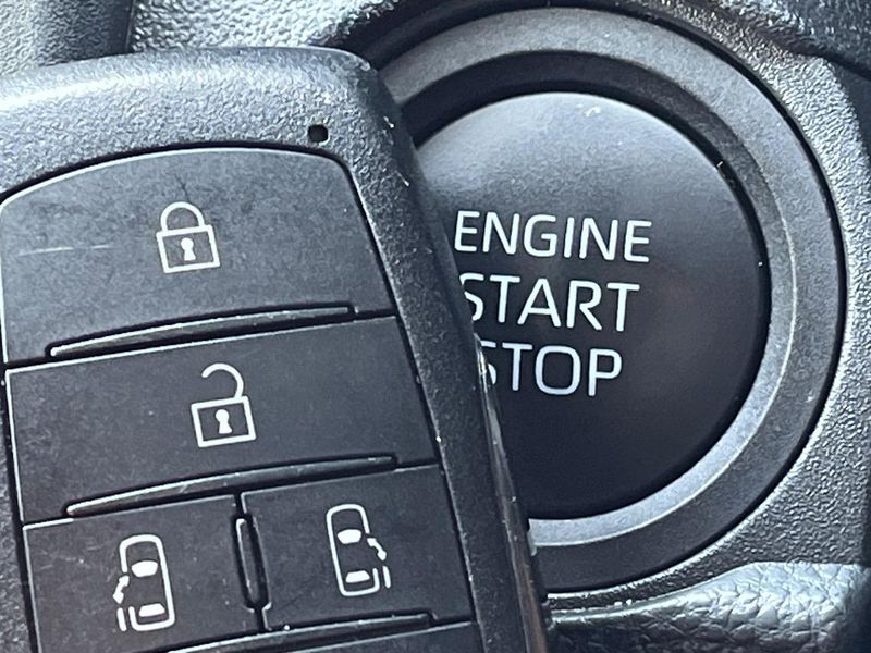 2025 Toyota Sienta 5BA-MXPC10G (UW-6a7fd94dd037f)[10]