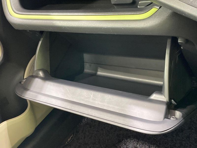 2013 Toyota Aqua DAA-NHP10 (UW-6a7fd990b0cc8)[21]