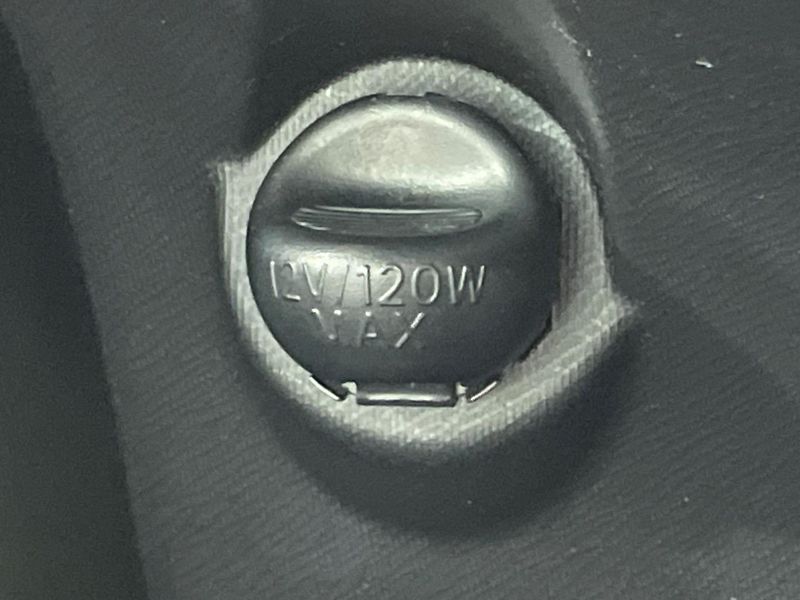 2013 Toyota Aqua DAA-NHP10 (UW-6a7fd990b0cc8)[17]