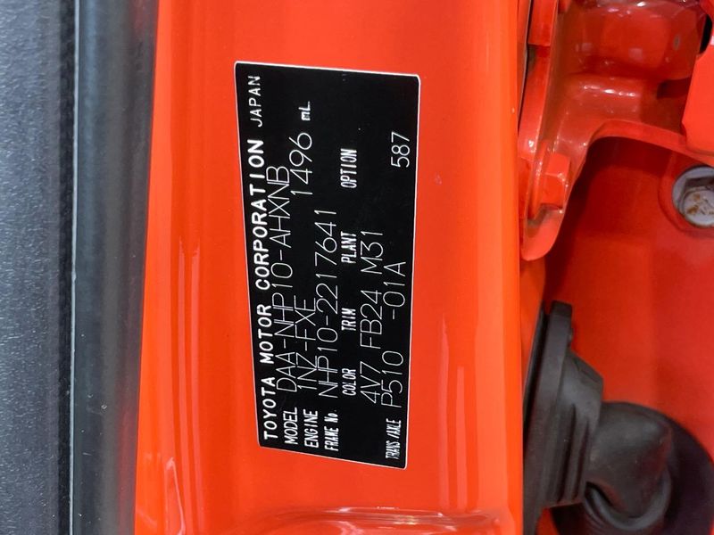 2013 Toyota Aqua DAA-NHP10 (UW-6a7fd990b0cc8)[1]