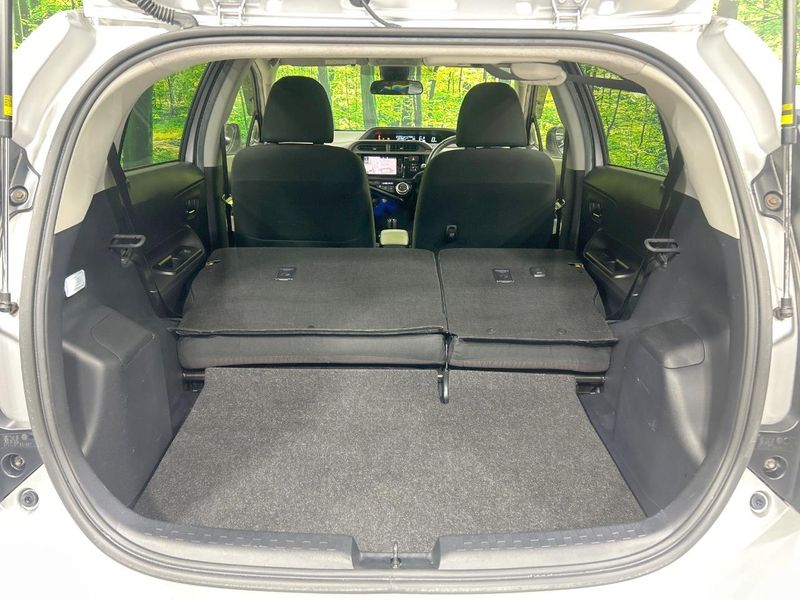 2016 Toyota Aqua DAA-NHP10 (UW-6a7fd99433d92)[25]