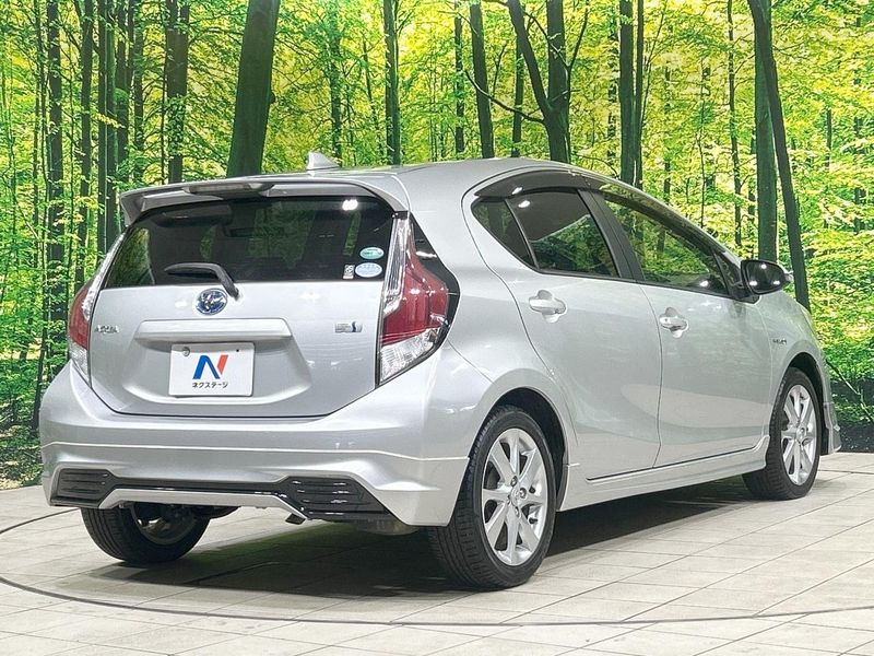 2016 Toyota Aqua DAA-NHP10 (UW-6a7fd99433d92)[18]