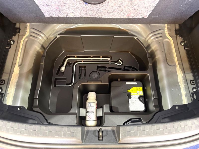 2019 Toyota Aqua DAA-NHP10 (UW-6a7fd996d0297)[23]