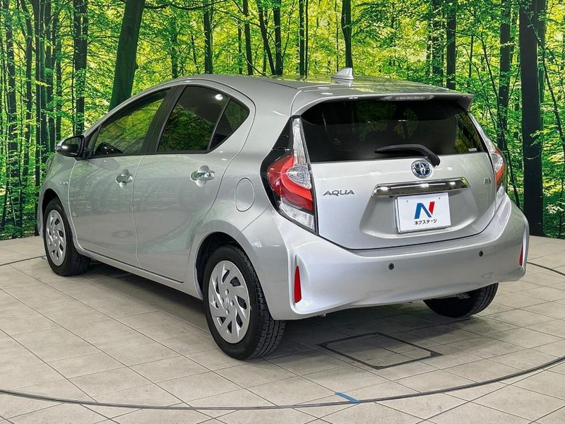 2018 Toyota Aqua DAA-NHP10 (UW-6a7fd99ed31ff)[16]