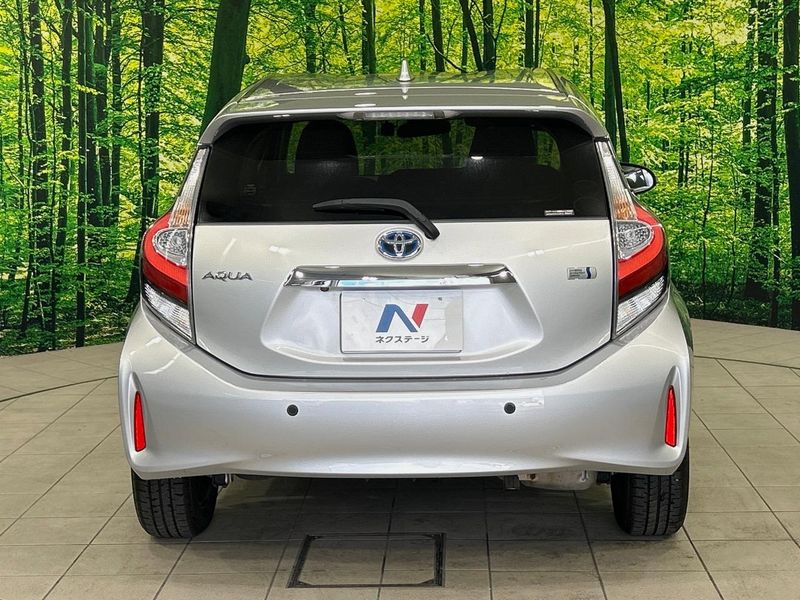 2018 Toyota Aqua DAA-NHP10 (UW-6a7fd99ed31ff)[17]