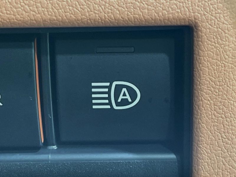 2026 Toyota Vellfire 5BA-TAHA40W (UW-6a7fda02435a5)[13]