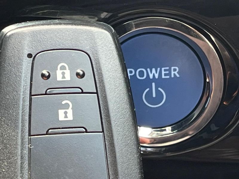 2016 Toyota Prius DAA-ZVW51 (UW-6a7fda85b4fa7)[18]