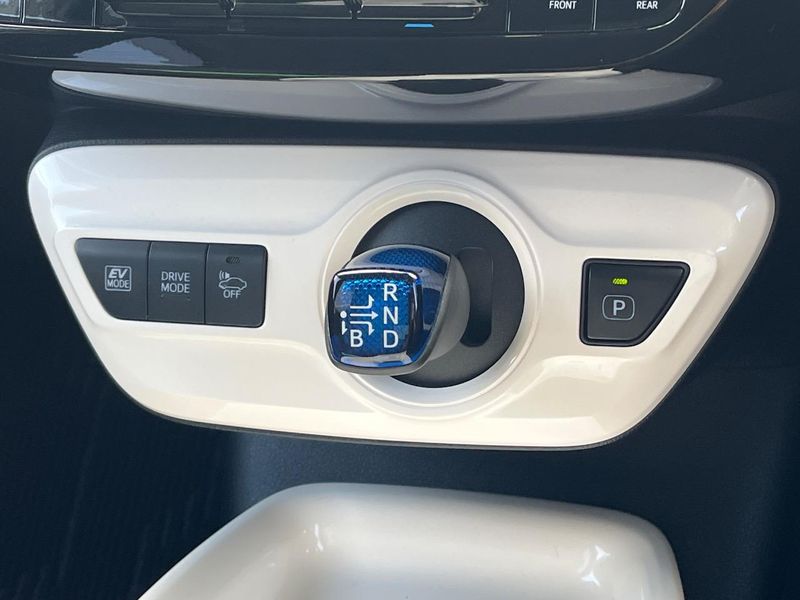 2016 Toyota Prius DAA-ZVW51 (UW-6a7fda85b4fa7)[10]