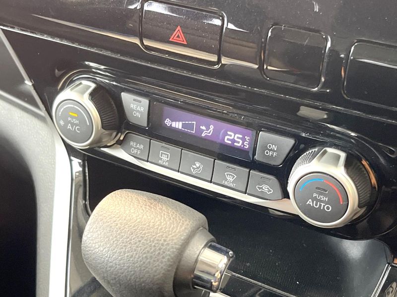 2017 Nissan Serena DAA-GFC27 (UW-6a8128d39db9f)[24]