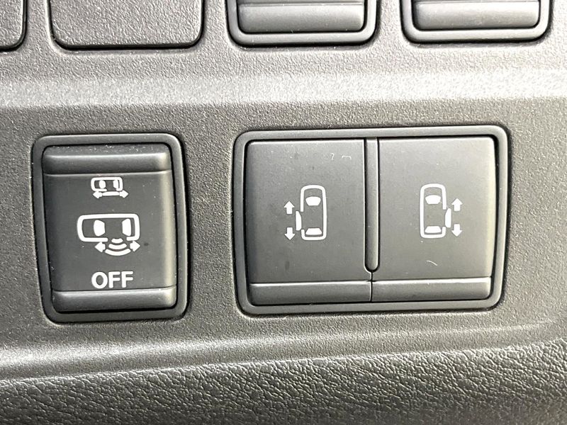 2017 Nissan Serena DAA-GFC27 (UW-6a8128d39db9f)[15]
