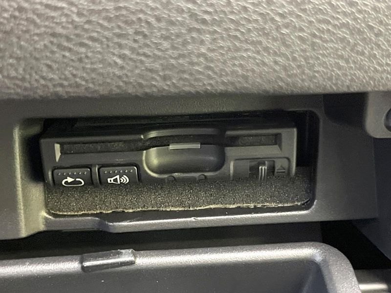 2017 Nissan Serena DAA-GFC27 (UW-6a8128d39db9f)[17]