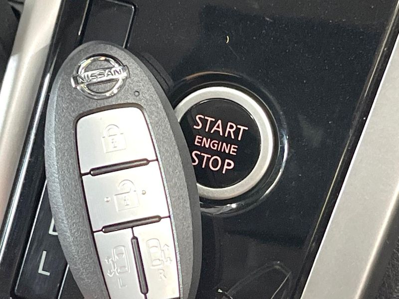 2017 Nissan Serena DAA-GFC27 (UW-6a8128d39db9f)[20]