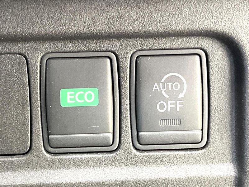 2017 Nissan Serena DAA-GFC27 (UW-6a8128d39db9f)[14]
