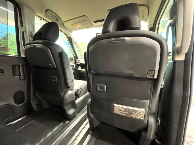 2017 Nissan Serena DAA-GFC27 (UW-6a8128d461b13)[24]