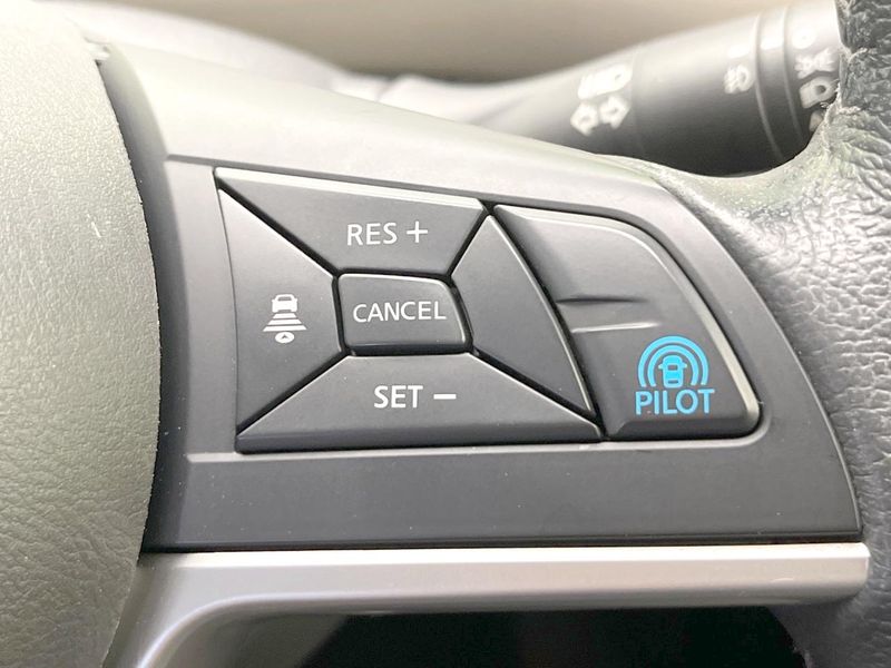 2017 Nissan Serena DAA-GFC27 (UW-6a8128d7558e2)[26]