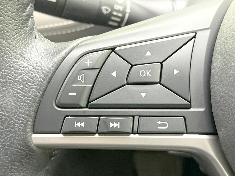 2017 Nissan Serena DAA-GFC27 (UW-6a8128d7558e2)[25]
