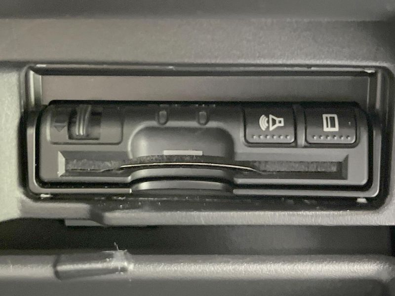 2017 Nissan Serena DAA-GFC27 (UW-6a8128d7558e2)[20]