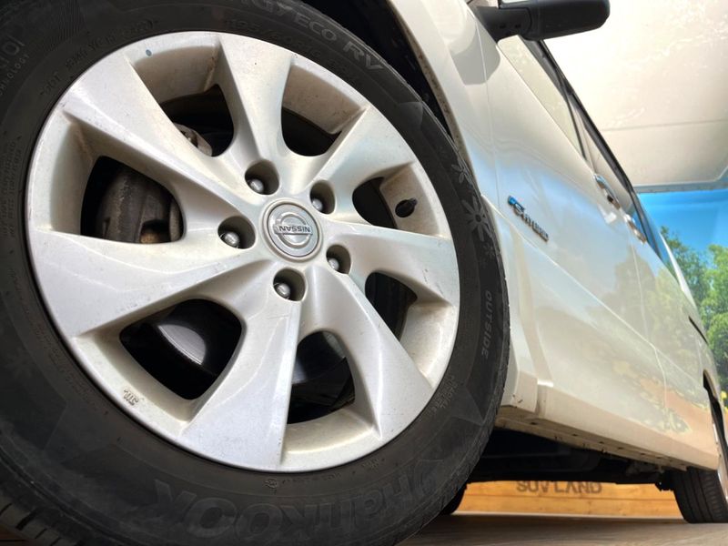2013 Nissan Serena DAA-HFC26 (UW-6a81291dcebec)[23]