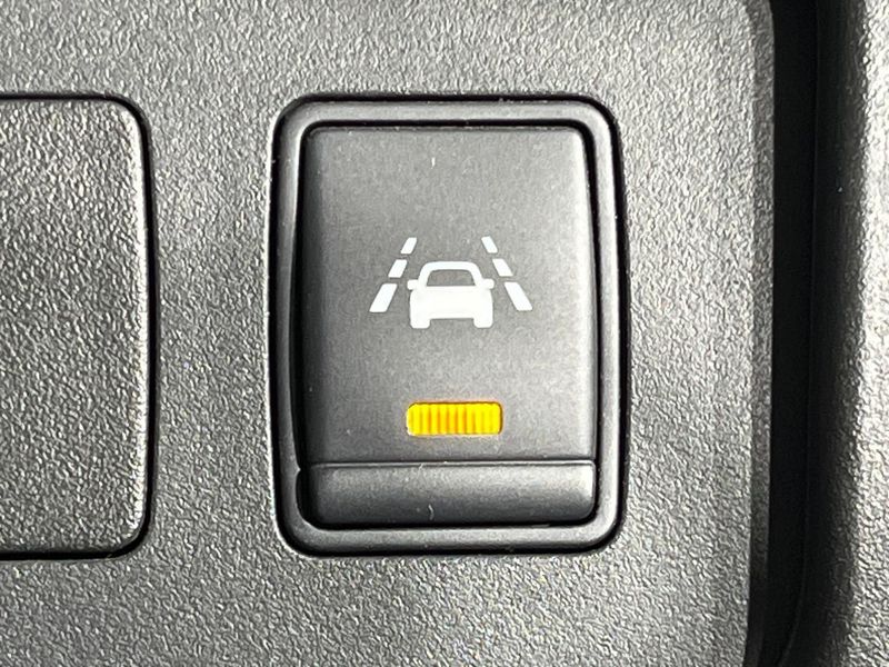 2015 Nissan Serena DAA-HFC26 (UW-6a81291ee2976)[16]