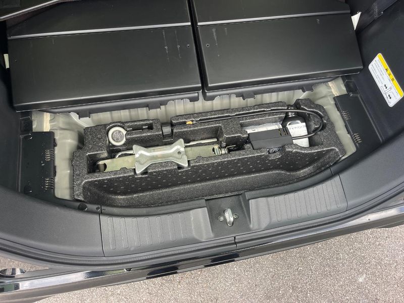 2019 Honda N-BOX CUSTOM DBA-JF3 (UW-6a812958b668c)[29]