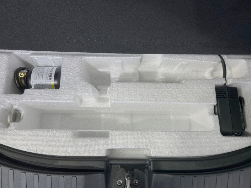 2023 Honda N-BOX CUSTOM 6BA-JF5 (UW-6a81296899eb8)[12]
