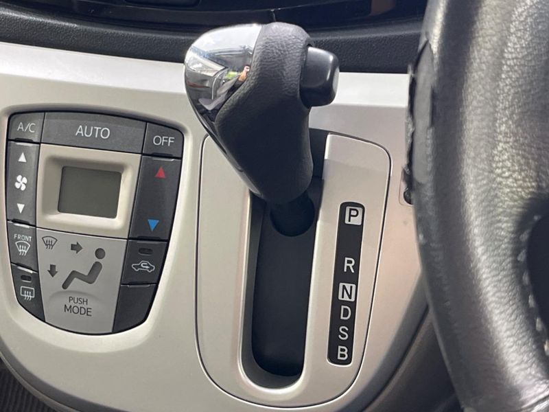 2013 Daihatsu Mira e:S DBA-LA300S (UW-6a8129b673ee4)[11]