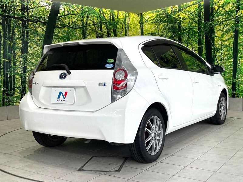 2012 Toyota Aqua DAA-NHP10 (UW-6a812ab3d323d)[18]