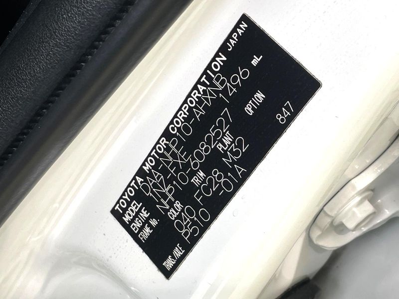 2012 Toyota Aqua DAA-NHP10 (UW-6a812ab3d323d)[1]