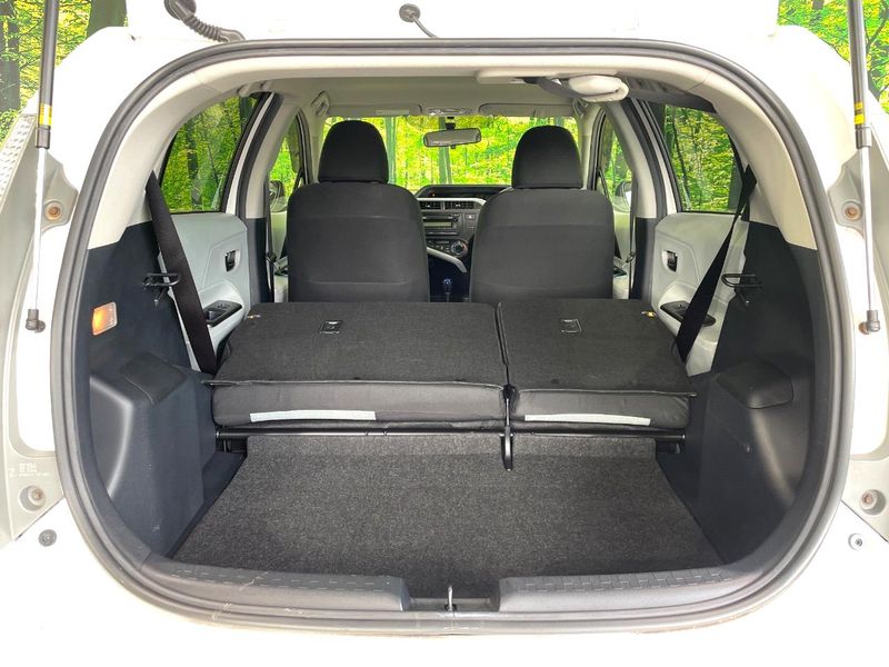 2012 Toyota Aqua DAA-NHP10 (UW-6a812ab3d323d)[12]