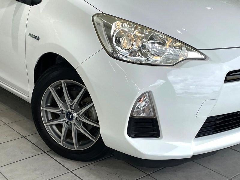 2012 Toyota Aqua DAA-NHP10 (UW-6a812ab3d323d)[22]