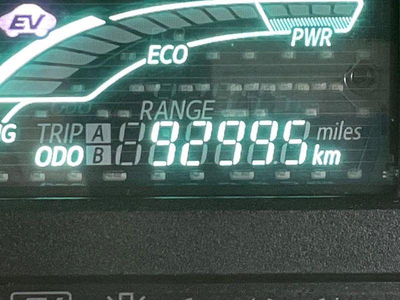 2012 Toyota Aqua DAA-NHP10 (UW-6a812ab3d323d)[2]