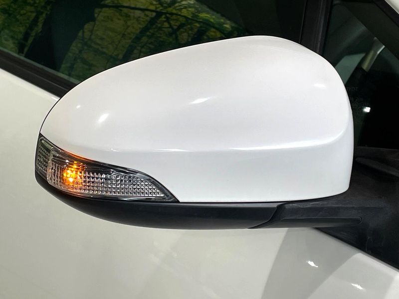 2012 Toyota Aqua DAA-NHP10 (UW-6a812ab3d323d)[28]