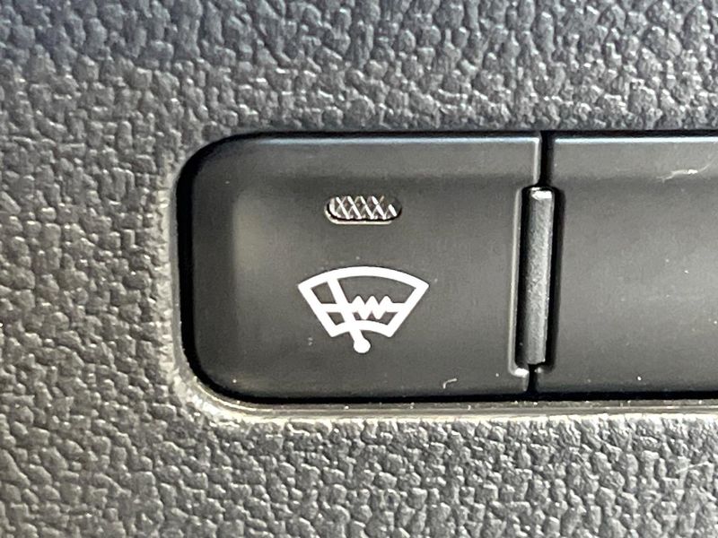2016 Toyota Prius DAA-ZVW55 (UW-6a812b8c96550)[18]