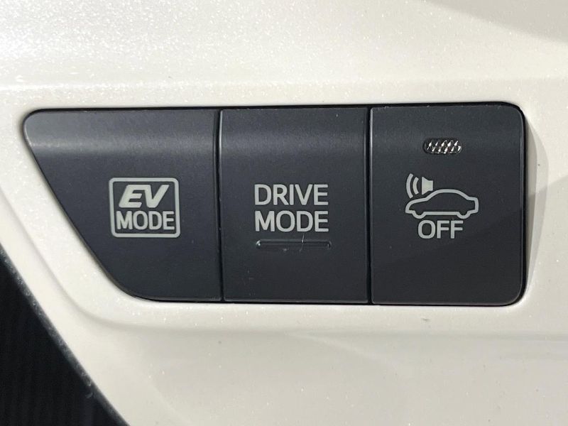 2016 Toyota Prius DAA-ZVW55 (UW-6a812b8c96550)[26]