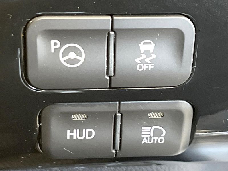 2016 Toyota Prius DAA-ZVW55 (UW-6a812b8c96550)[17]