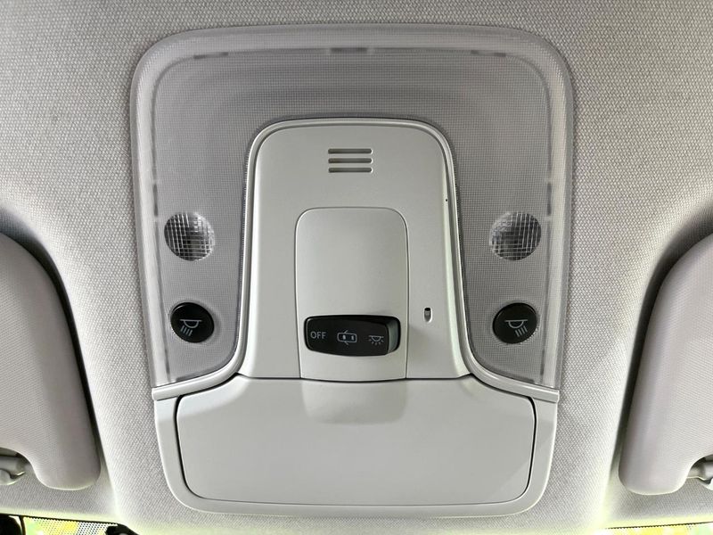 2016 Toyota Prius DAA-ZVW55 (UW-6a812b8c96550)[27]