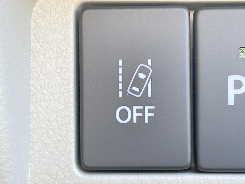 2021 Nissan NV100 Clipper Rio 3BA-DR17W (UW-6a827a261be4b)[26]
