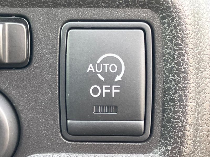 2013 Nissan Note DBA-E12 (UW-6a827a272c822)[16]